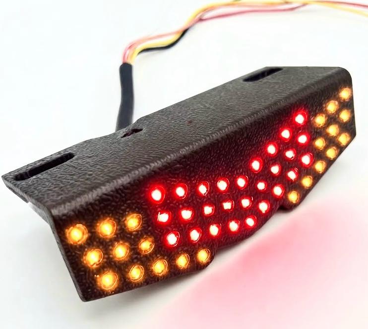 HONDA YAMAHA UNIVERSAL // LED 3 hileras (49 leds) Stop - Posición -Giros